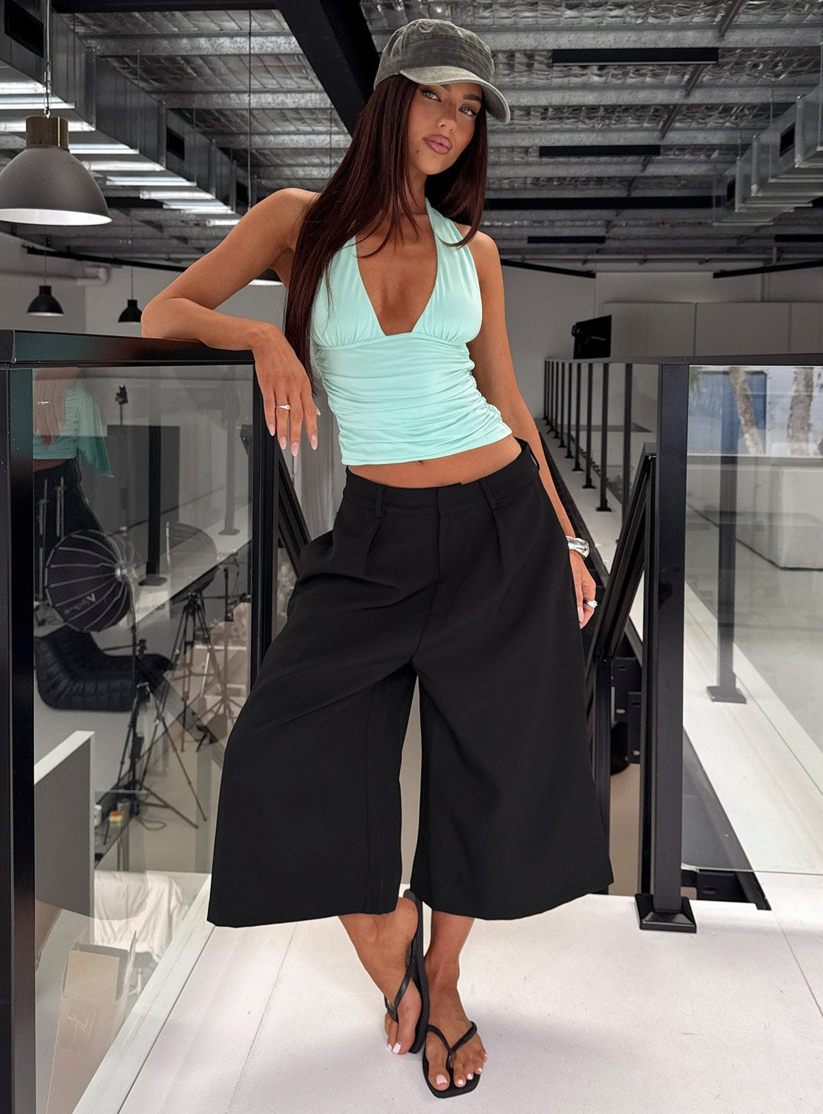 Busy Busy Low Baggy Capri Pant Black