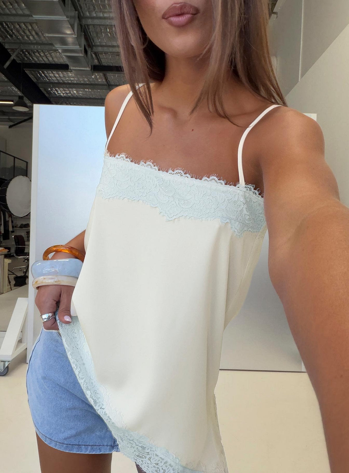 Daesa Longline Lace Top Cream / Blue
