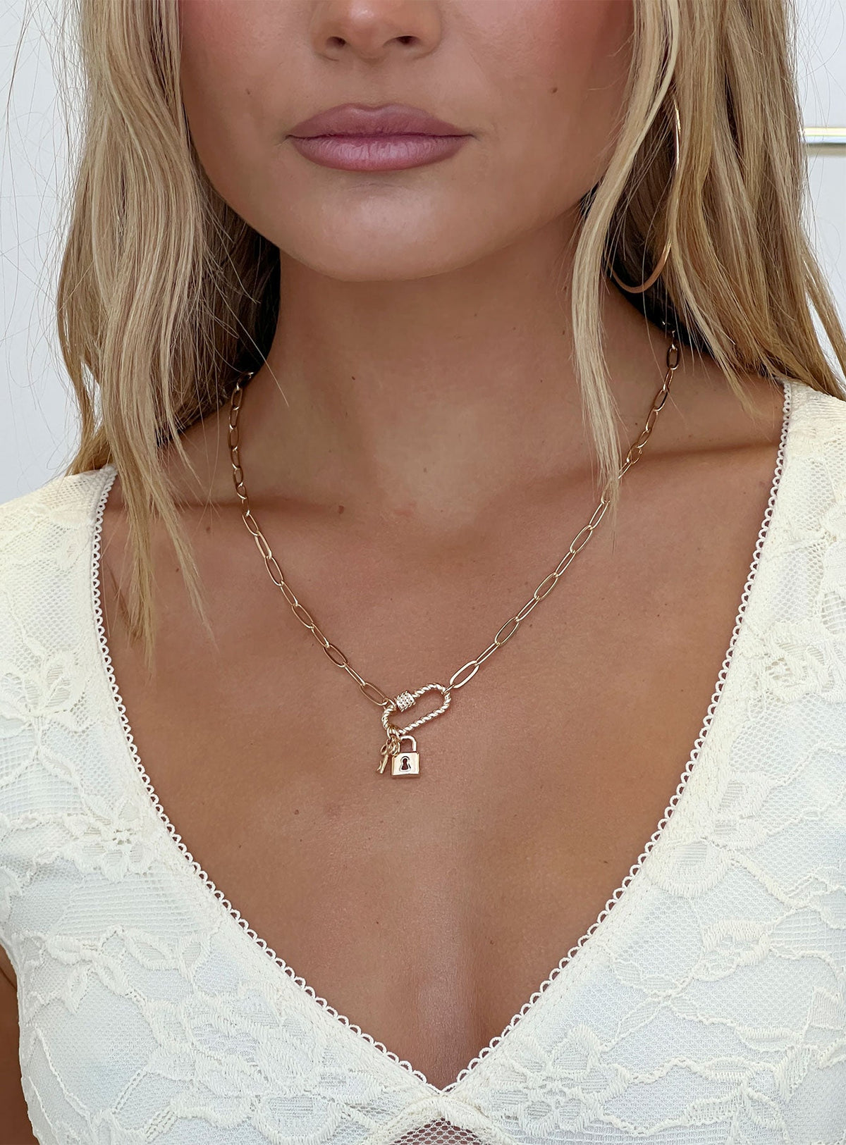 Lowretta Pendant Necklace Gold