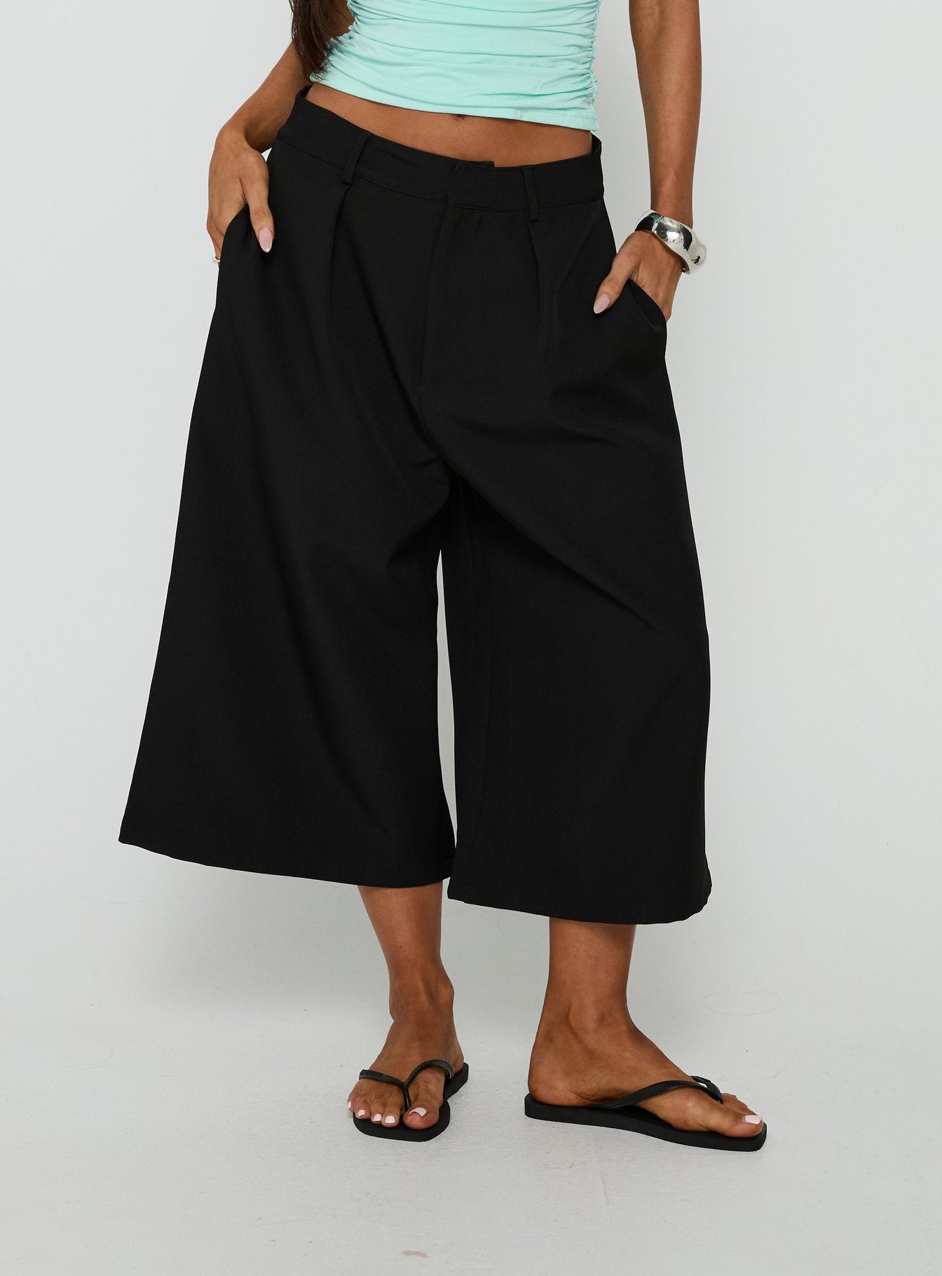 Busy Busy Low Baggy Capri Pant Black
