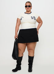 Track Record Graphic Top Cream Curve