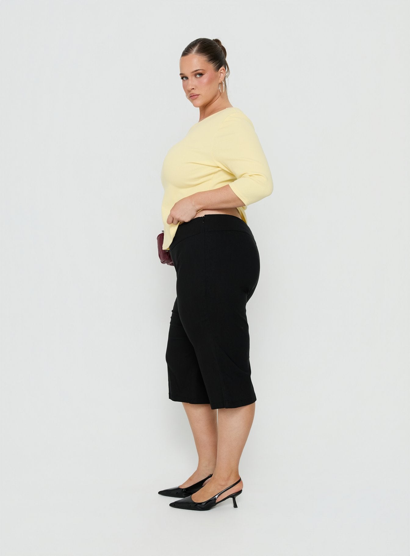 Samaira Capri Pant Black Curve