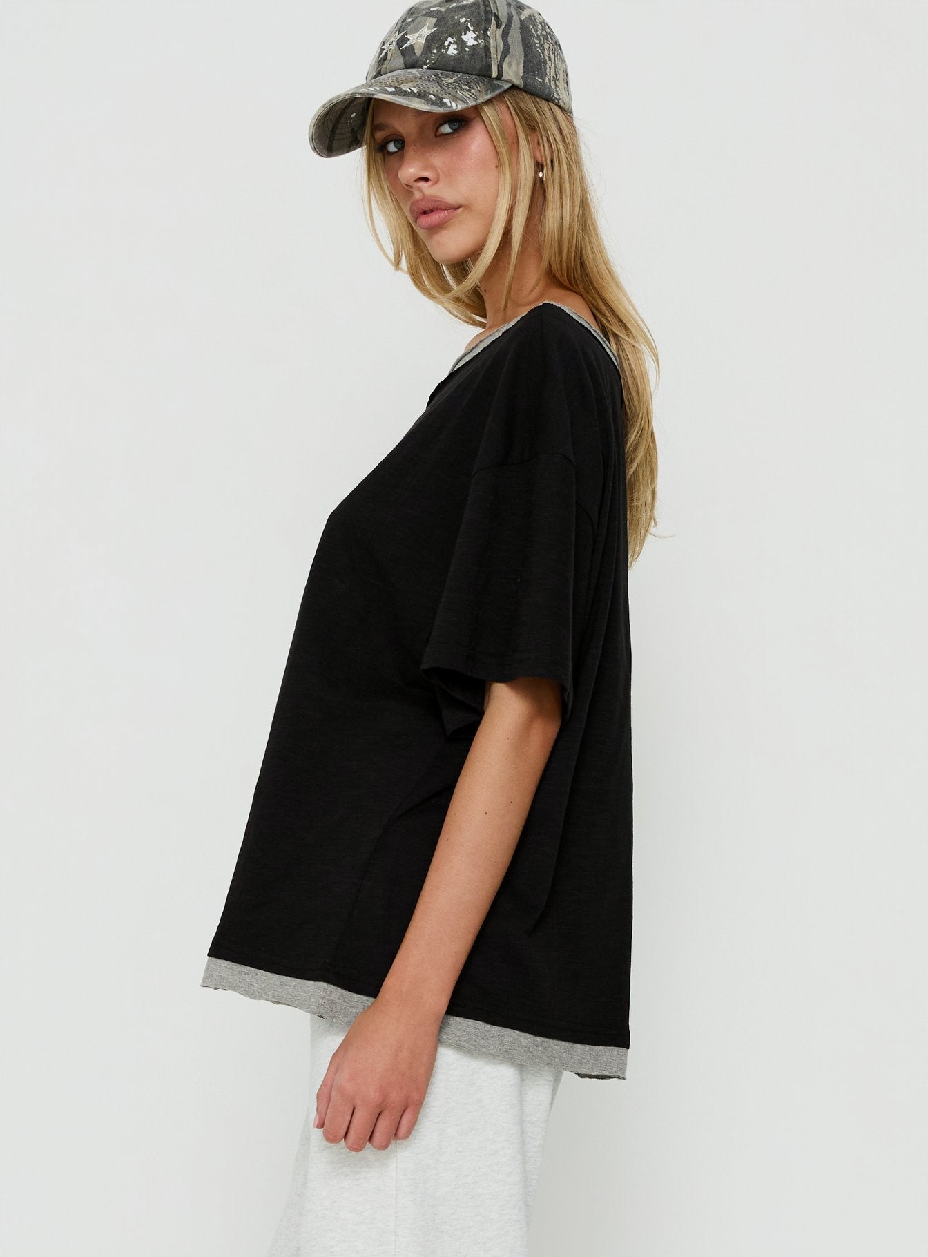 Celeia Layered Off Shoulder Tee Black / Grey