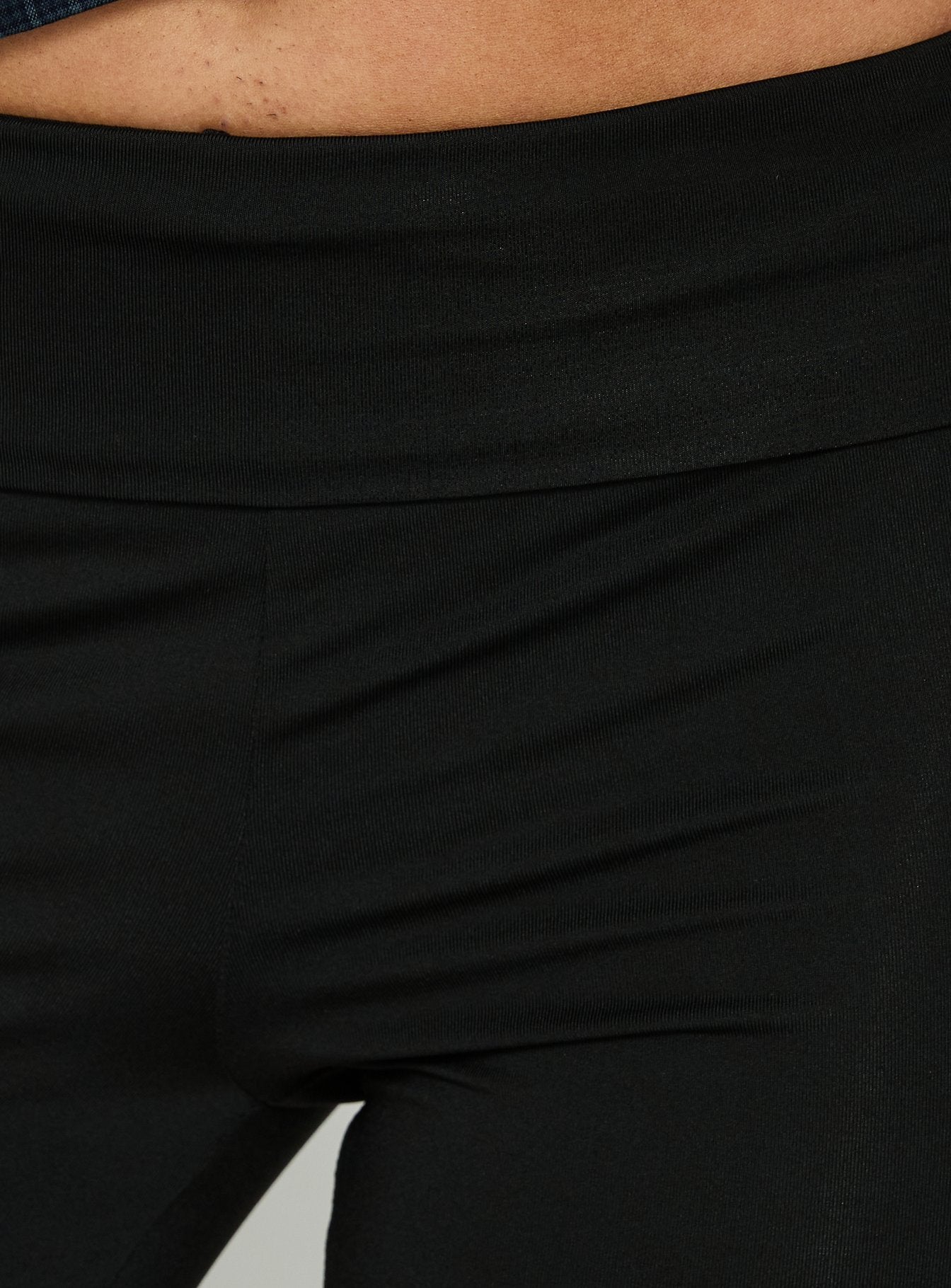 Avedon Foldover Waist Capri Pants Black