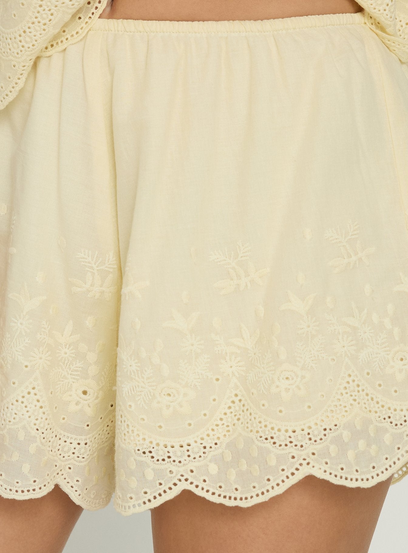 Madison Avenue Embroidered Detail Shorts Yellow