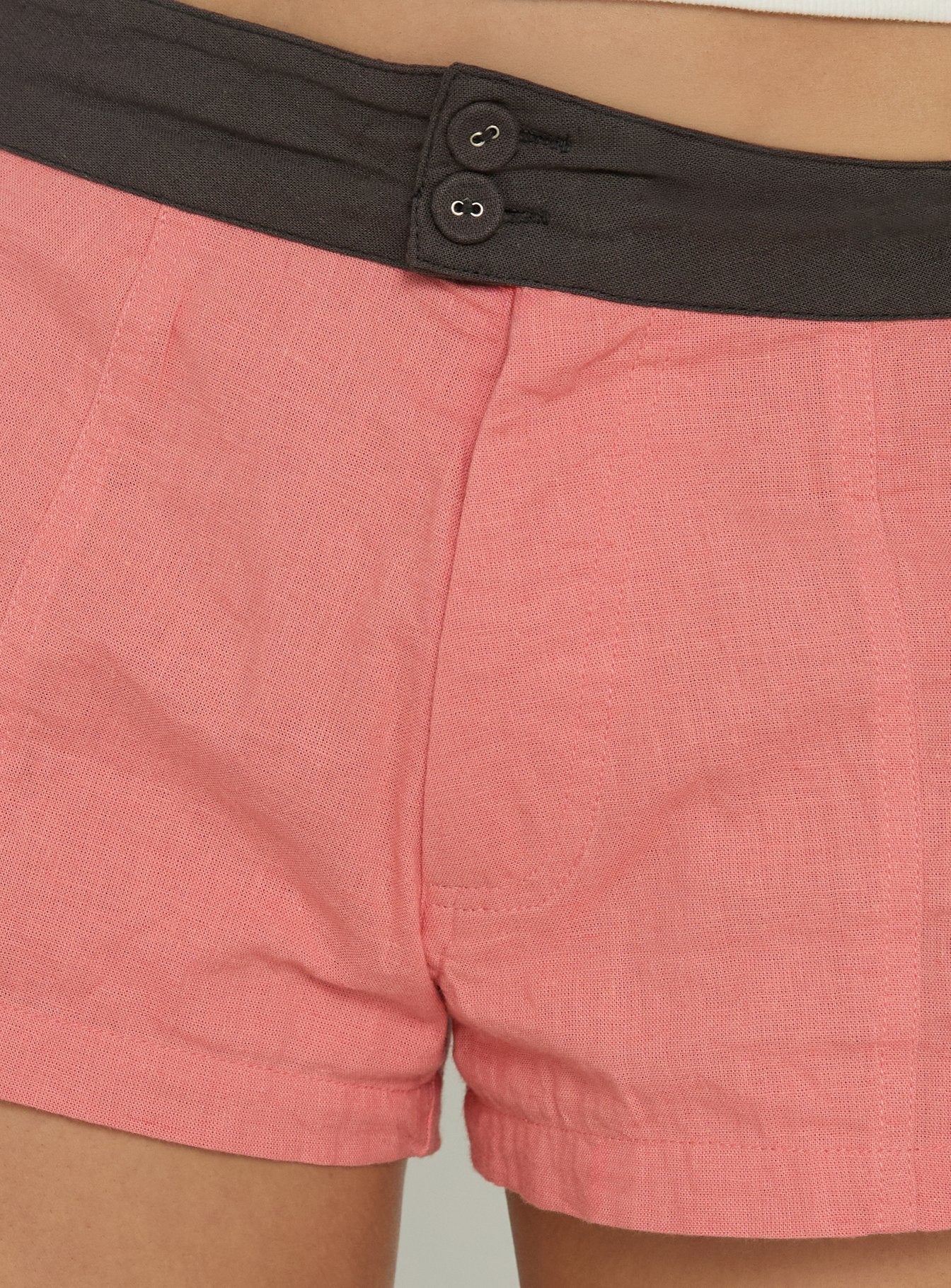 Daphnee Contrast Waist Mini Shorts Coral / Brown
