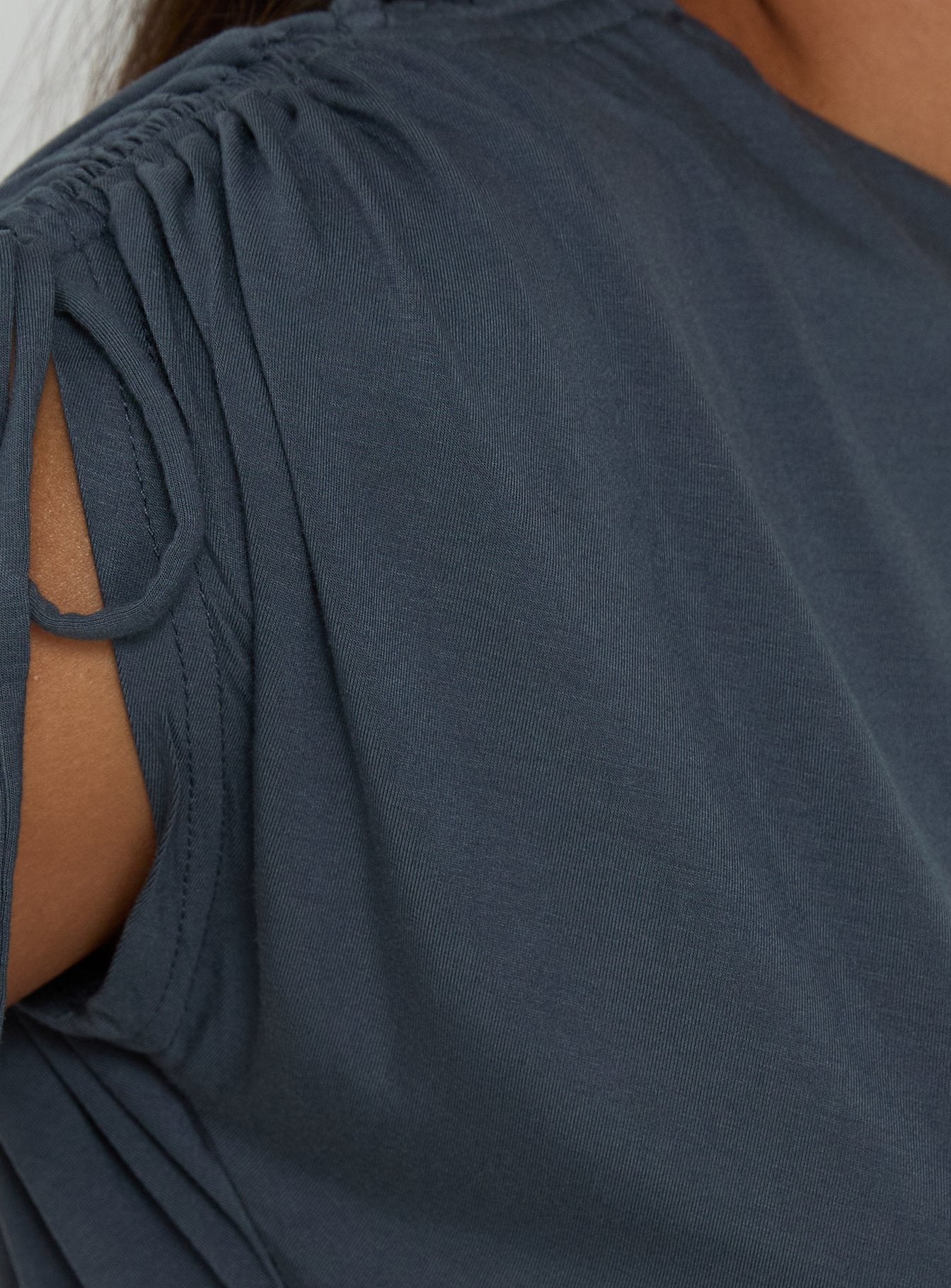 Leeah Backless Top Navy