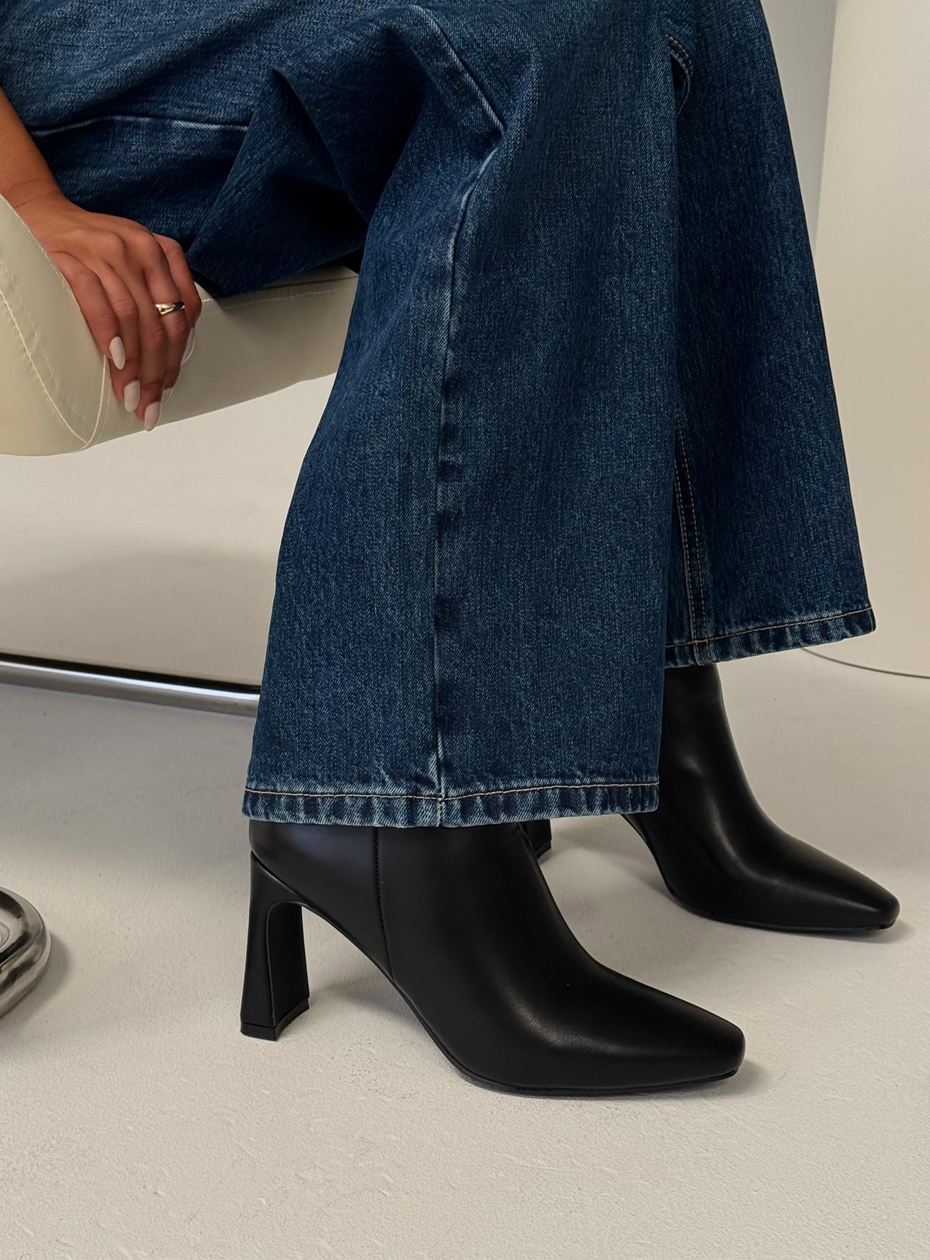 Sawyer Ankle Boots Black